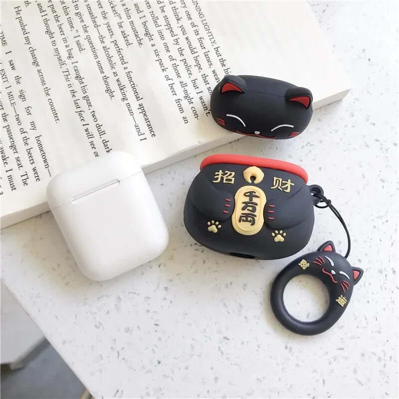 Lucky Cat Airpods Case black